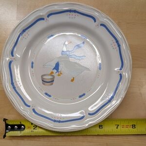 Elegant Goose Design Dinner Plate